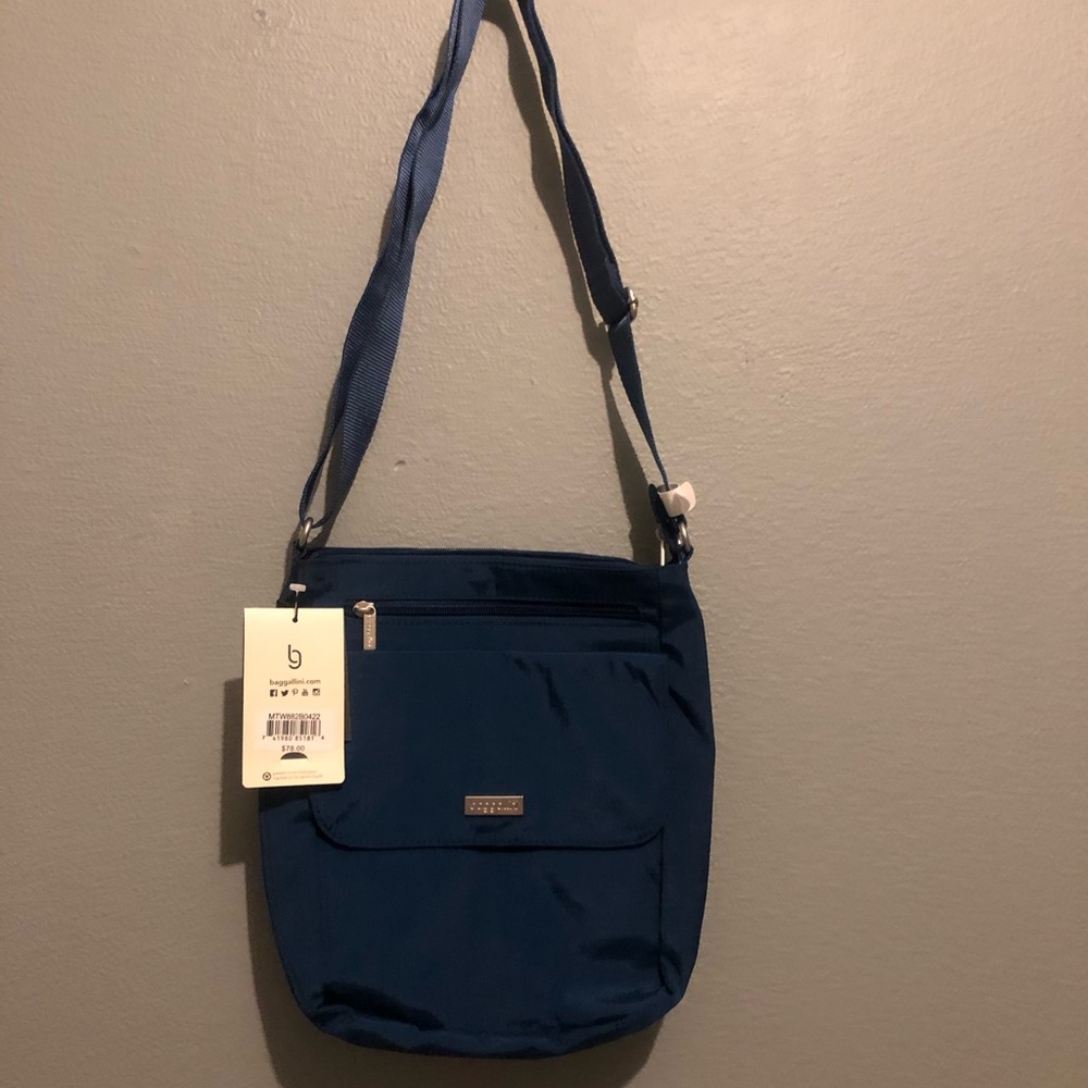 Navy Baggallini Purse